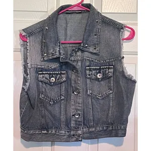 RoomMates California Women's Demin Vest Front Pockets Spike‎ Collar 16 1/2" Long thumbnail 2