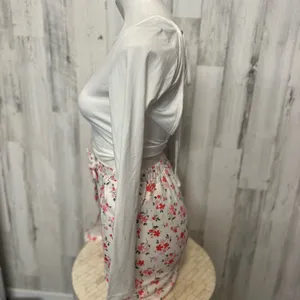 White Open-Back Long Sleeve Crop Top & Floral Mini Skirt Set – Size Small thumbnail 4