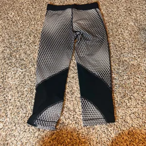 Nike Pro Women's Training Capri Leggings Black‎ White Pattern Medium thumbnail 6