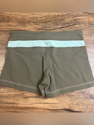 Lululemon Olive Green Reversible Groove Shorts Size 8 Yoga Athletic thumbnail 2