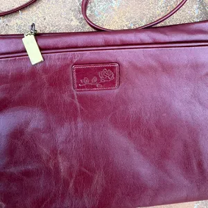 Vtg retro daneili Burgundy leather crossbody bag with gold hardware thumbnail 3