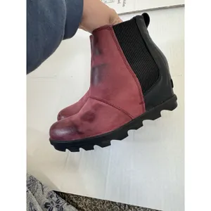 SOREL Leather Wedge Bootie Women 7.5 Red Black Hidden Heeled Joan of Arctic Boot thumbnail 4
