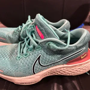 Nike Zoom Invincible Run 2 Women's Aqua and Pink Athletic Shoes thumbnail 2