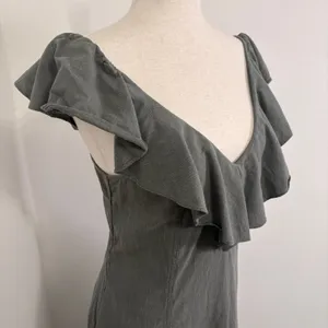 Universal Threads Green Ruffle V Neck Sleeveless Maxi Dress Sz S thumbnail 2