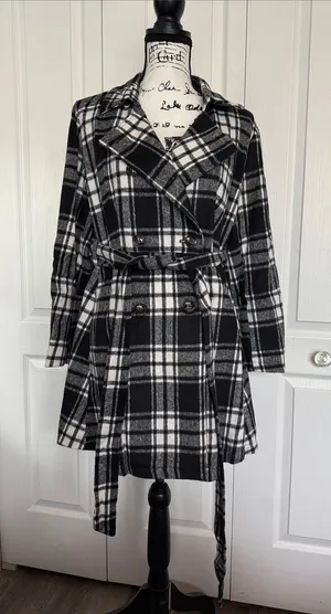 BloomChic Black and White Plaid Double thumbnail 1