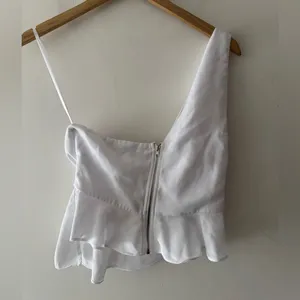 NEW!! Superdown Revolve Karlie One Shoulder Top in‎ White thumbnail 5