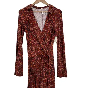 Free People Revolve Shayla Wrap Midi Dress‎ Brown Floral Long Sleeve Midi Dress thumbnail 3
