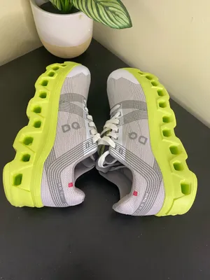 DQ women’s sneakers shoes size 8 thumbnail 6