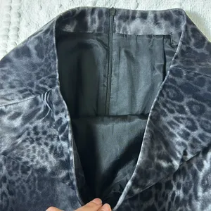 Karen Kane Crushed‎ Velvet Animal Print Fitted Skirt Size 6 Black Cheetah thumbnail 4