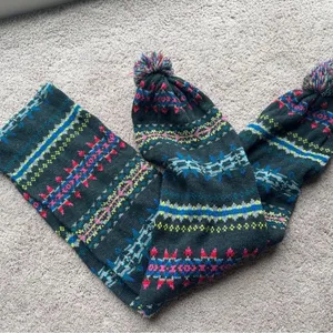 2011 American Eagle Outfitters dark gray & colorful knit scarf thumbnail 4