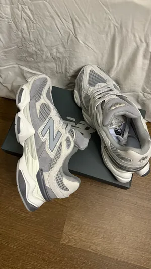 New Balance 9060 Sneakers Shoes Size 10 Women’s - Men’s 8.5 thumbnail 4