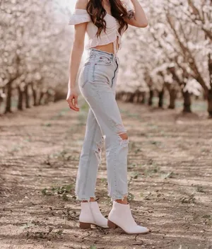 Abercrombie High-Rise Straight Jeans thumbnail 2