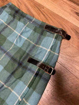 Angus Young Women’s Knee Length Plaid Wool Kilt Skirt with Buckle Detail Size XS thumbnail 3