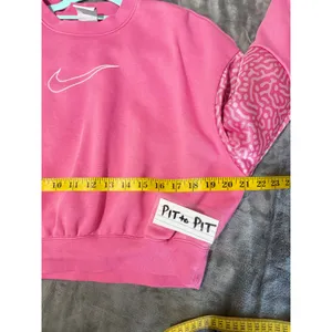 Nike Club‎ Fleece Sweatshirt Womens S Pink Cropped Graphic Sleeve Streetwear thumbnail 9