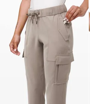 Lululemon Women's Black and Tan Pants 6 thumbnail 2