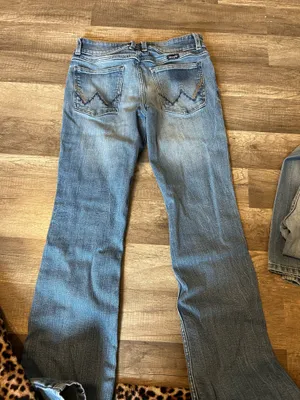 Wrangler Bootcut Jeans thumbnail 2