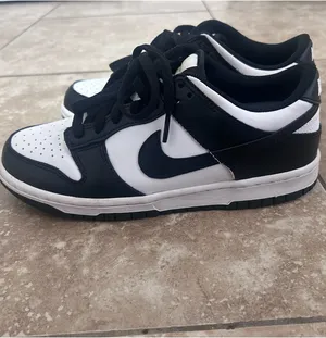 Nike Dunk Low Panda sneakers in black & white, size US 6.5Y #dunks #panda thumbnail 2