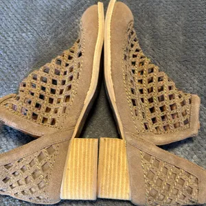Jeffrey Campbell Tan Perforated Suede Block Heel Ankle‎ Boots Size 8 thumbnail 8