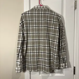 BKE Boyfriend Fit Button Down Plaid Flannel  thumbnail 2