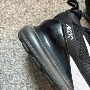 Nike Air Max 270 Shoes thumbnail 5