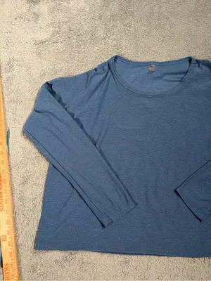 Beyond yoga Light Blue Long Sleeve shirt medium thumbnail 2