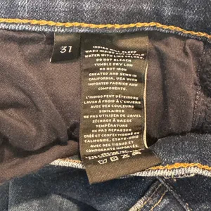 J Brand Selena Jeans Women's‎ Size 31 Dark Wash Denim Cropped Bootcut Casual thumbnail 4