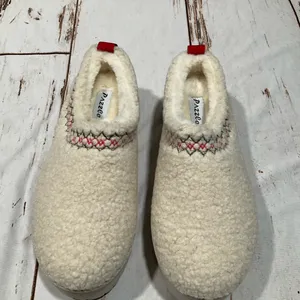 Nwot Pazzle Slip‎ On Slippers Platform Sole Faux Fur Lining Booties Nude/Cream thumbnail 2