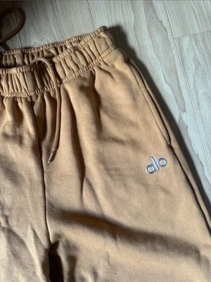 ALO Yoga Accolade Sweatpants in Warm Tan thumbnail 2