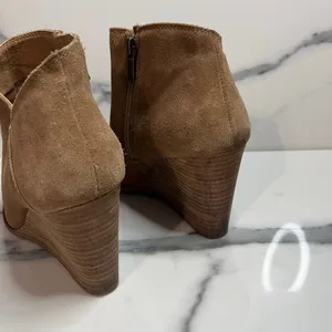 Lucky Brand Womens Tan Suede Zip Round Toe Wedge Heel Yakeena Boot Sz 9 Festival thumbnail 4