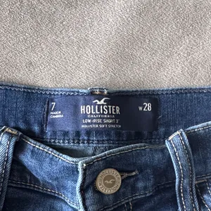 Hollister Low Rise Shorts 3” thumbnail 2