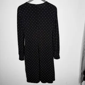 Chaps Black Polka‎ Dot Long Sleeve Ruched Sheath Dress - Women's Sz L thumbnail 2