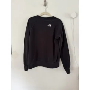 The North Face Women’s Crewneck Sweatshirt Black Mountain Graphic Size Medium thumbnail 2
