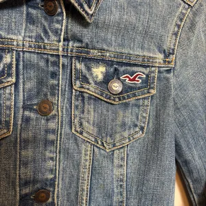 Hollister‎ Women's Jean Jacket Distressed Button Up 100% Cotton Blue Size XS thumbnail 2