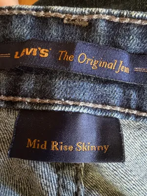 Levi’s Mid Rise Skinny Jeans Size 14 thumbnail 3