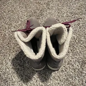 Timberland‎ Taupe Leather Faux Fur Lined Lace Up Hiking Boots Burgundy Accents thumbnail 5