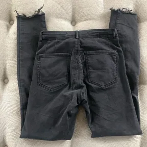 Zara Trafaluc Destroyed Skinny Raw Hem Jeans 4 thumbnail 5