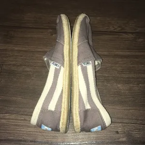 Tom’s gray striped raffia classic minimalist size 8 flats thumbnail 4
