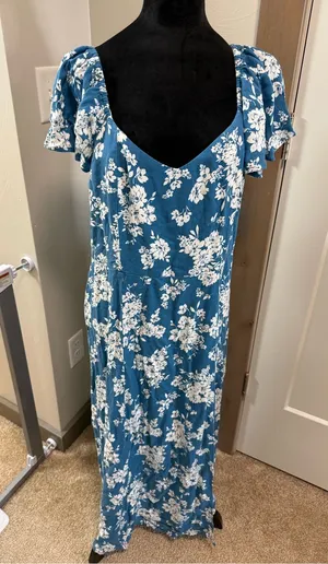 Old‎ Navy Maxi Dress Square V-Neck Blue Floral Smocked Flutter Sleeve Rayon XL thumbnail 1