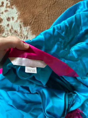 Victorias Secret Y2K robe and Chemise set Size small on the Chemise and one size fits most on the robe! Like new Set is from 2003 thumbnail 3
