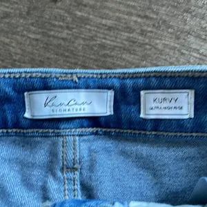 KanCan Estilo jean shorts Size 23 thumbnail 2
