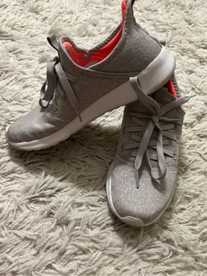 Adidas Cloudfoam Women’s Gray Lightweight Sneakers with Coral Lining Size 6.5 thumbnail 5