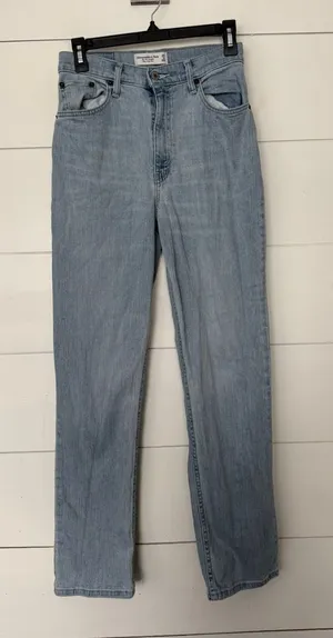 Abercrombie & Fitch Women’s 26 Light Wash the 90s Straight High Rise Curve Love thumbnail 1