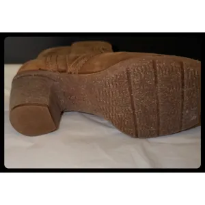 Clarks Carleta Paris Ankle Boots Women 8 Brown Suede Leather Block Heel Booties thumbnail 4