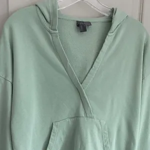 Sweaty Betty Restful After Class Hoodie Sage Green V-Neck Thumbhole Sweatshirt S thumbnail 9