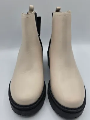Naturalizer Jadyn Porcelain Leather Chelsea Boots Booties Lug Sole Chunky Size 7 thumbnail 9