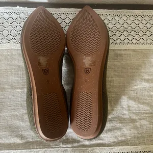 Women's Rothy's The Point Ballet Flat in Retired Olive Green Size 5 thumbnail 7