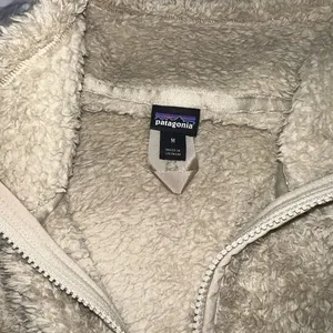 Patagonia Women’s Los Gatos Fleece Quarter Zip in Khaki,‎ Size M thumbnail 3