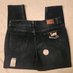 NWT Women's Lee® Legendary Mid-Rise Skinny Jeans Size 18 P thumbnail 5