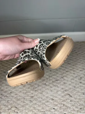 CROCS Women's Sloane Graphic X-Strap Slide Sandal in Leopard Print Size 10 thumbnail 6