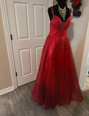 Red sparkly quincinera dress Size M thumbnail 2